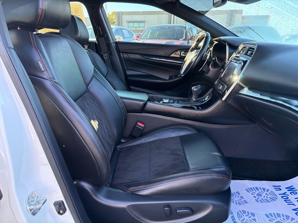 Used 2019 White Nissan SR image 19