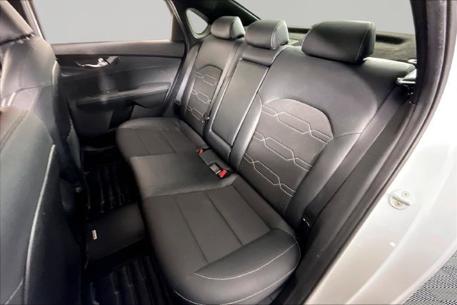 Used 2022 White Kia GT-Line image 20