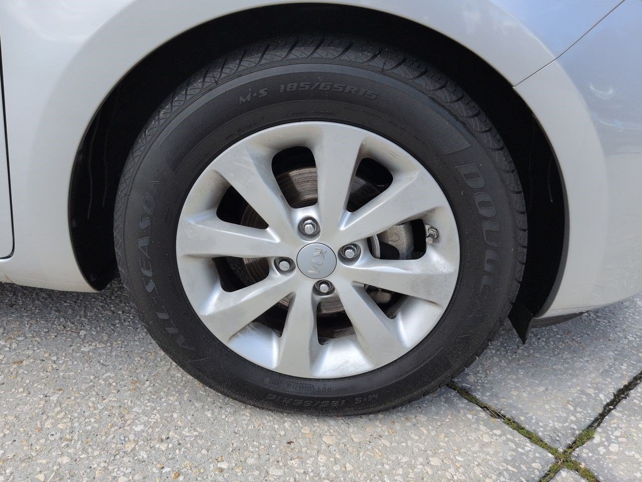 Used 2014 Bright Silver Kia EX image 12