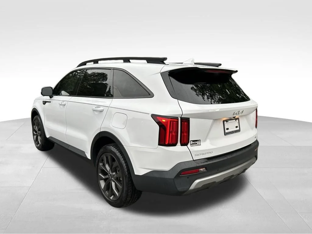 Used 2023 White Kia X-Line SX Prestige image 3