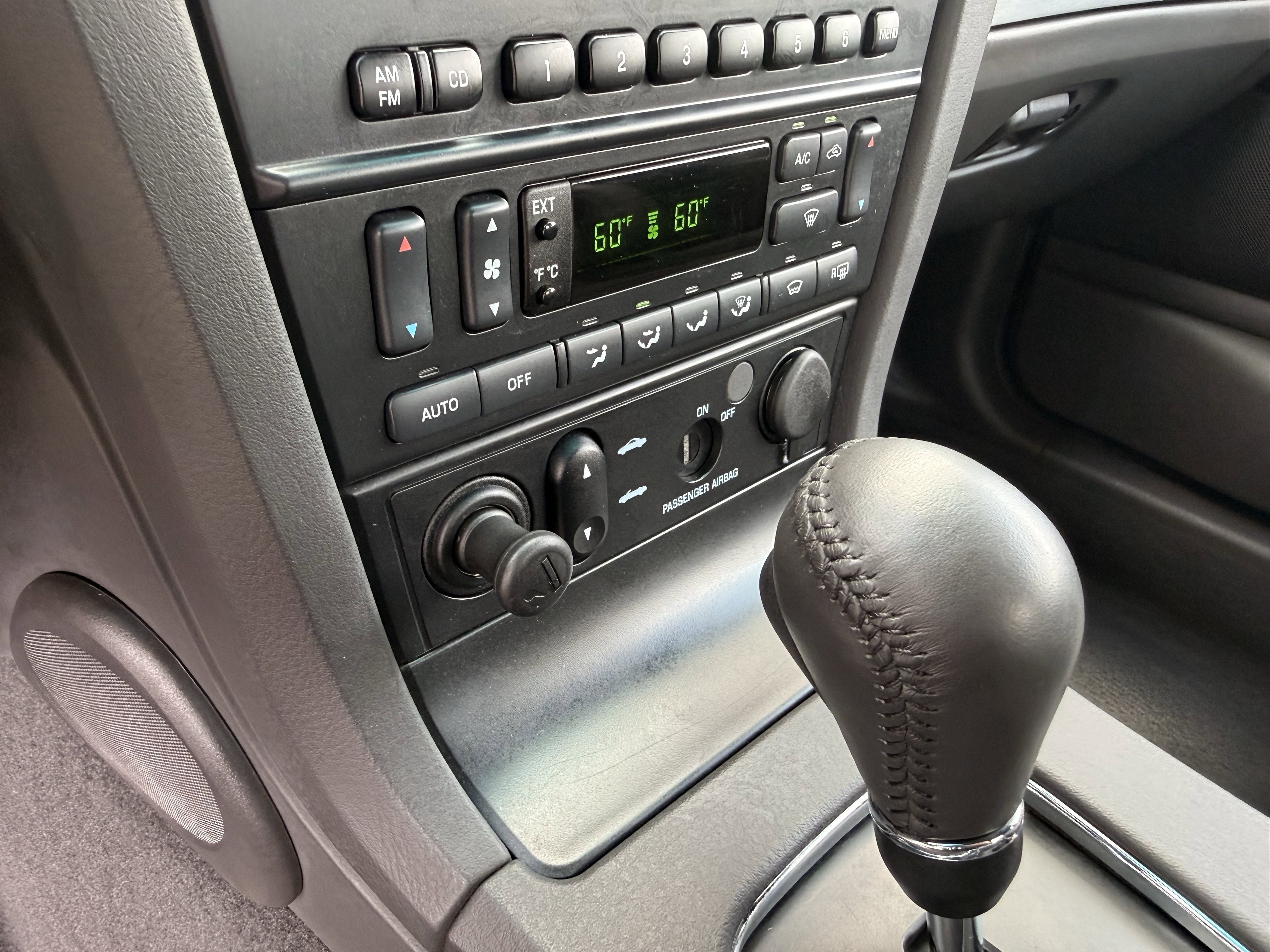 Used 2002 Red Ford Base image 26