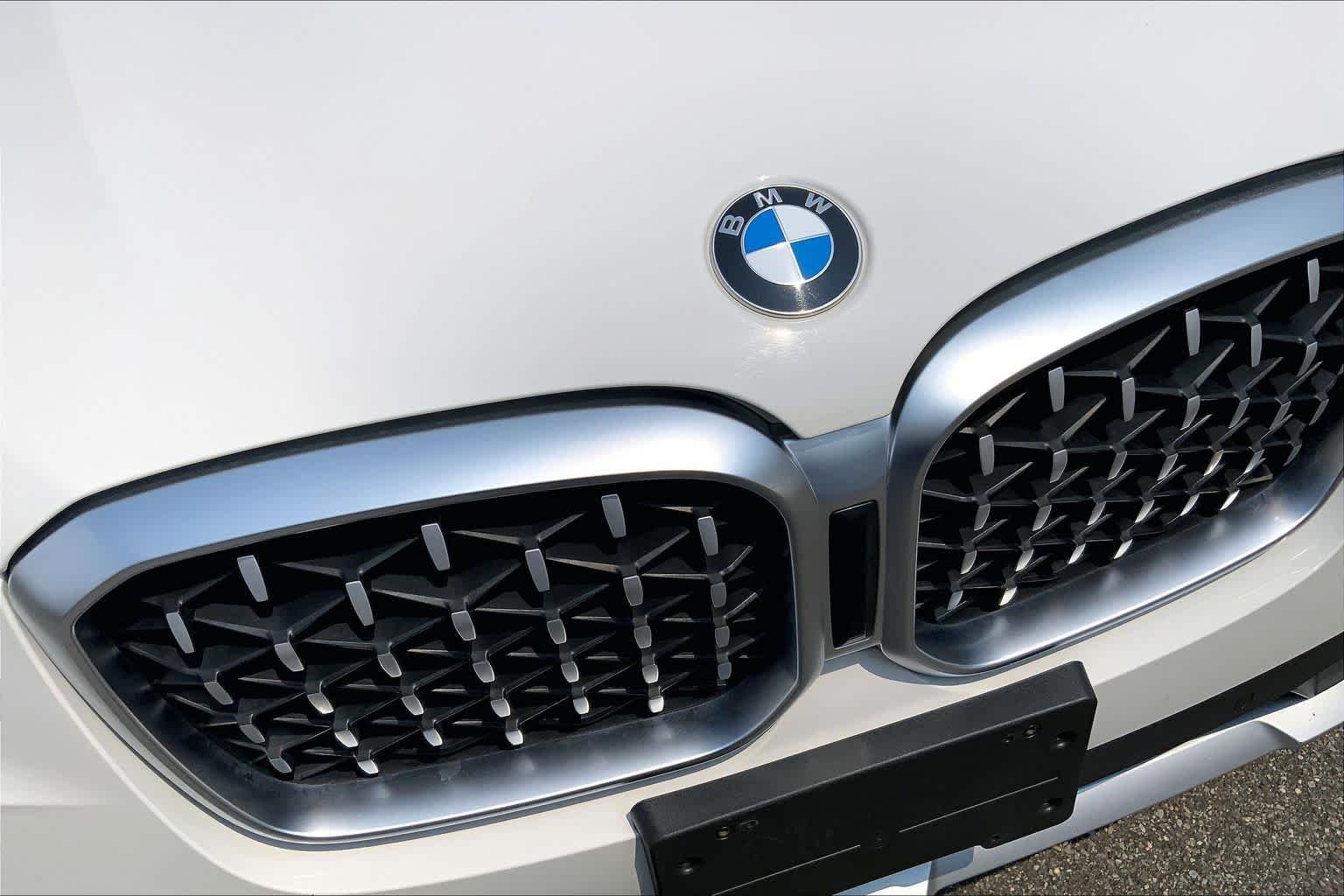 Used 2022 Alpine White BMW xDrive30i image 32
