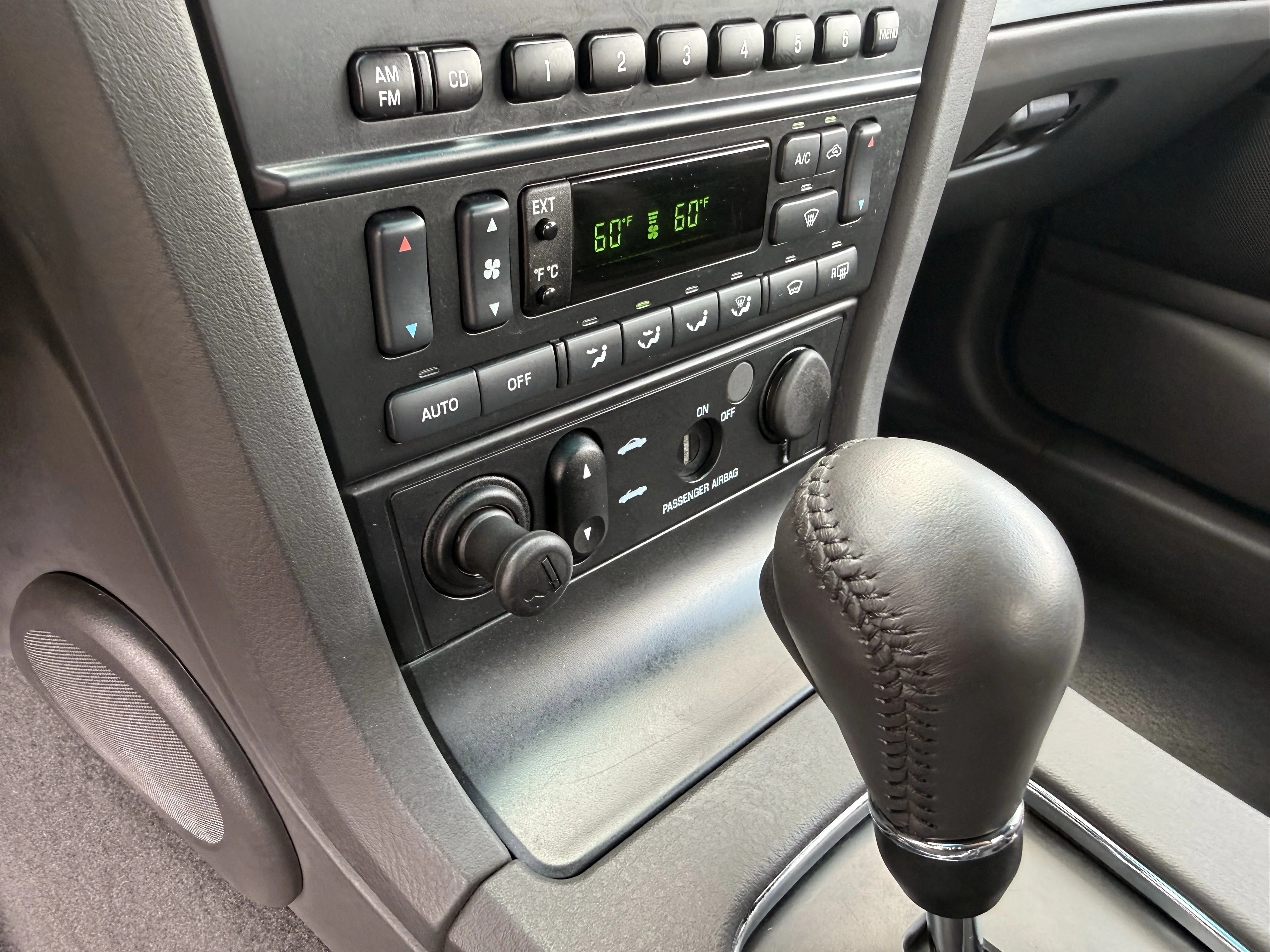 Used 2002 Red Ford Base image 26