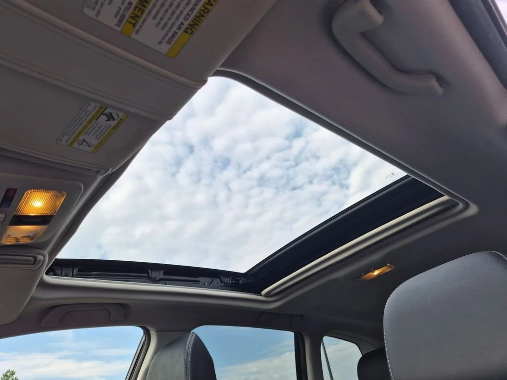 Used 2018 Dark Gray Metallic Subaru Premium image 17