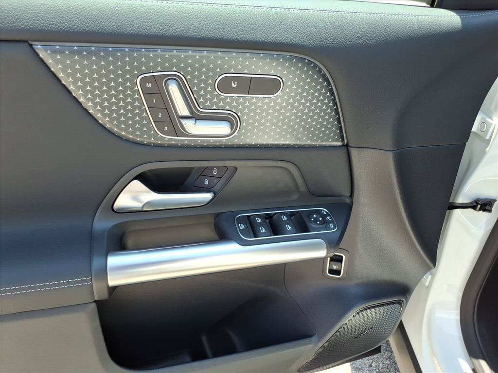 New 2026 Polar White Mercedes-Benz GLA 250 image 14