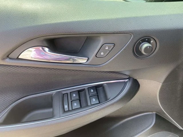 Used 2018 Silver Chevrolet LT image 13