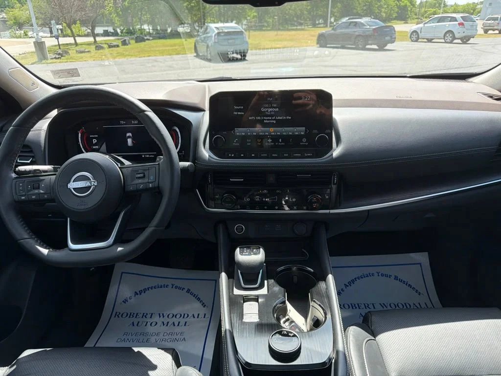 Used 2023 Black Nissan Platinum image 15
