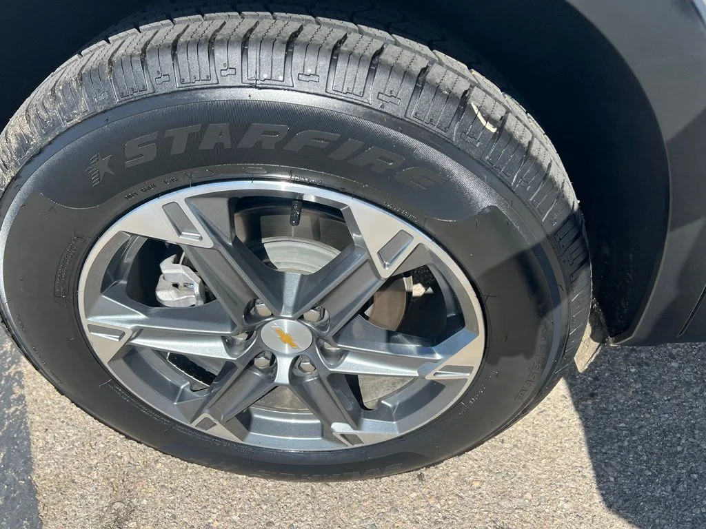 Used 2025 Summit White Chevrolet LT image 29