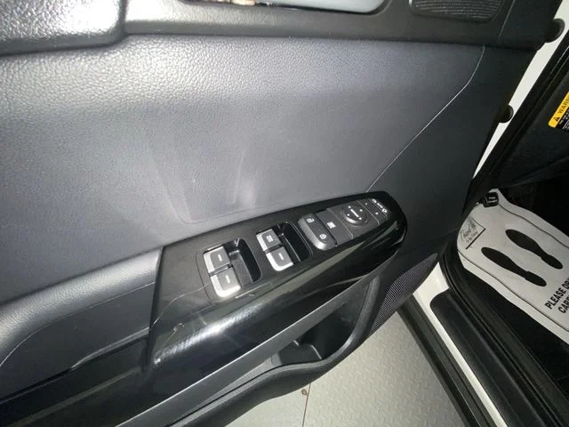 Used 2022 White Kia EX image 13