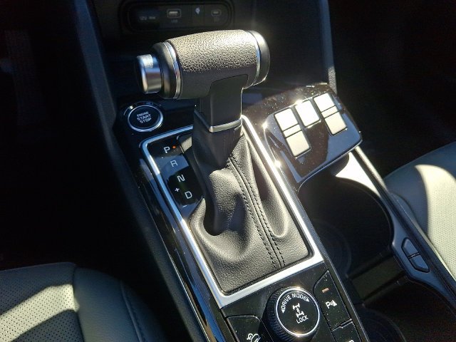 Used 2023 Black Kia X-Line image 16