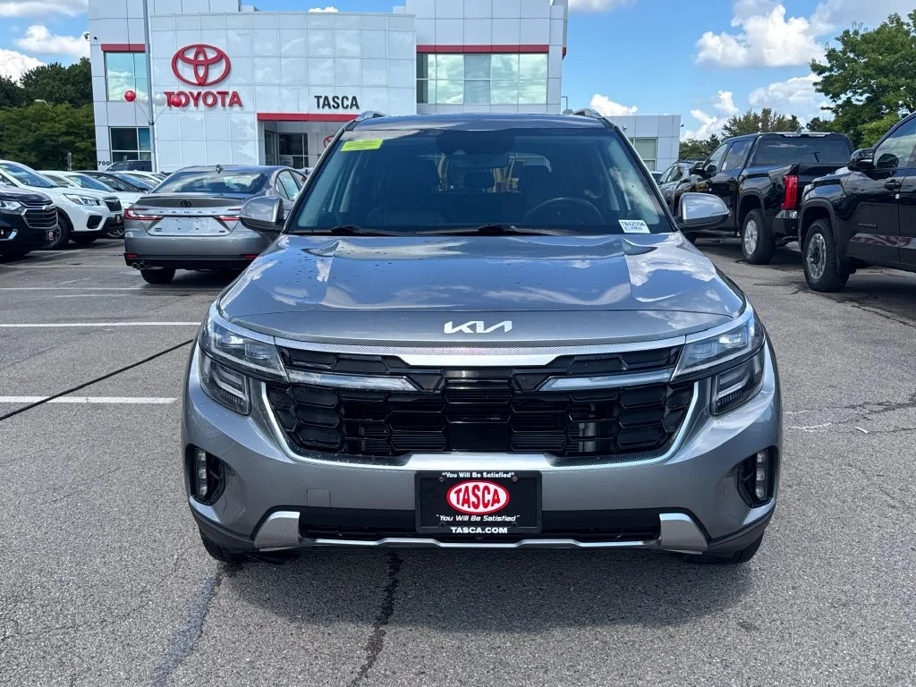 Used 2024 Gray Kia SX image 2