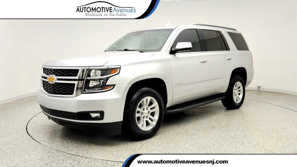 Used 2020 Silver Ice Metallic Chevrolet 4WD 4dr LT w/ Luxury Pkg & Sun/Entertainment Pkg image 1