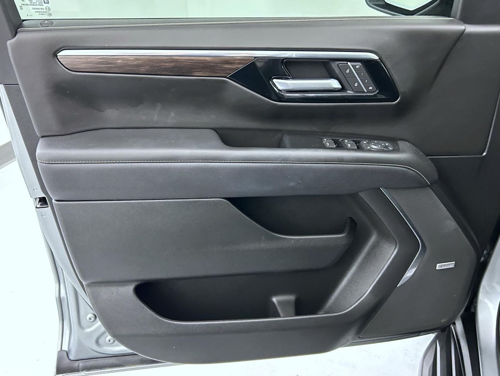 Used 2025 Gray Chevrolet Premier image 9