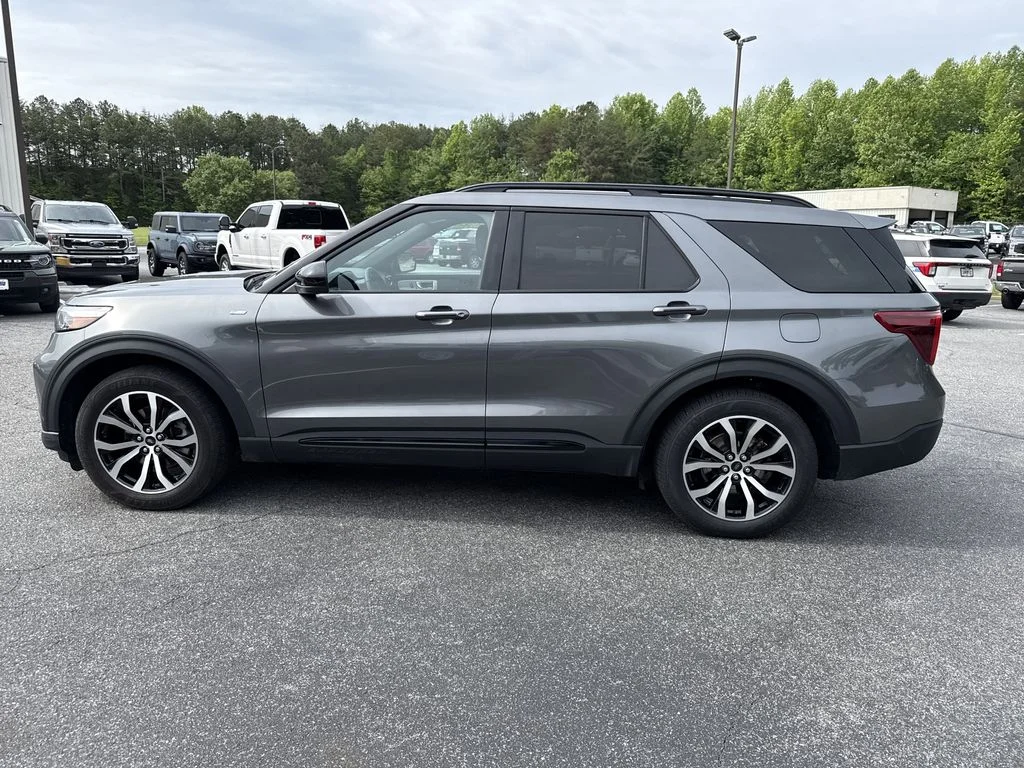 Used 2023 Gray Ford ST-Line image 4