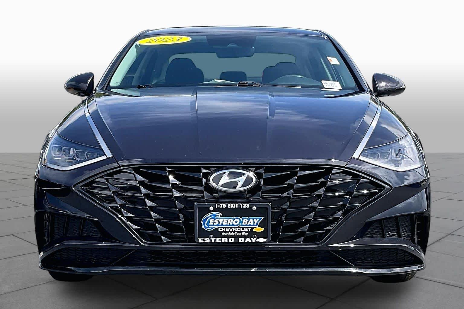 Used 2023 Carbon Blue Hyundai SEL image 4
