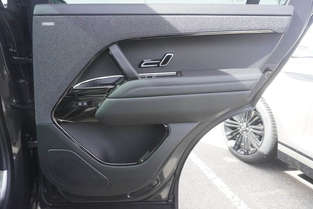 New 2026 Carpathian Grey Land Rover SE image 25