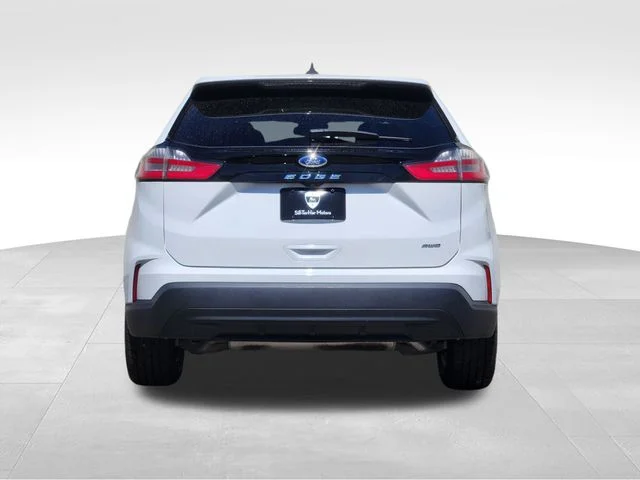 Used 2023 White Ford SE image 9