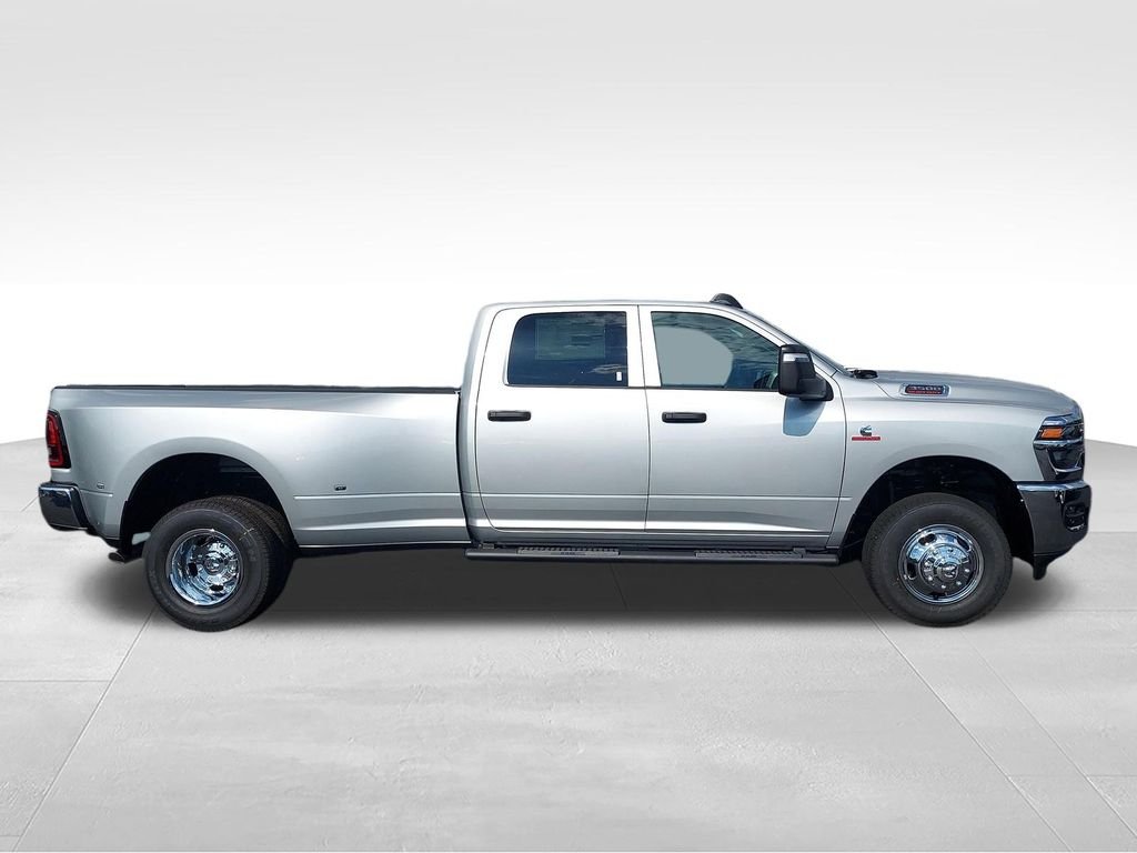 New 2027 Silver-Zynith Exterior Paint RAM Tradesman image 6