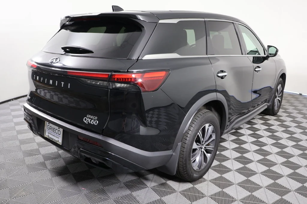 Used 2023 Black INFINITI PURE image 7