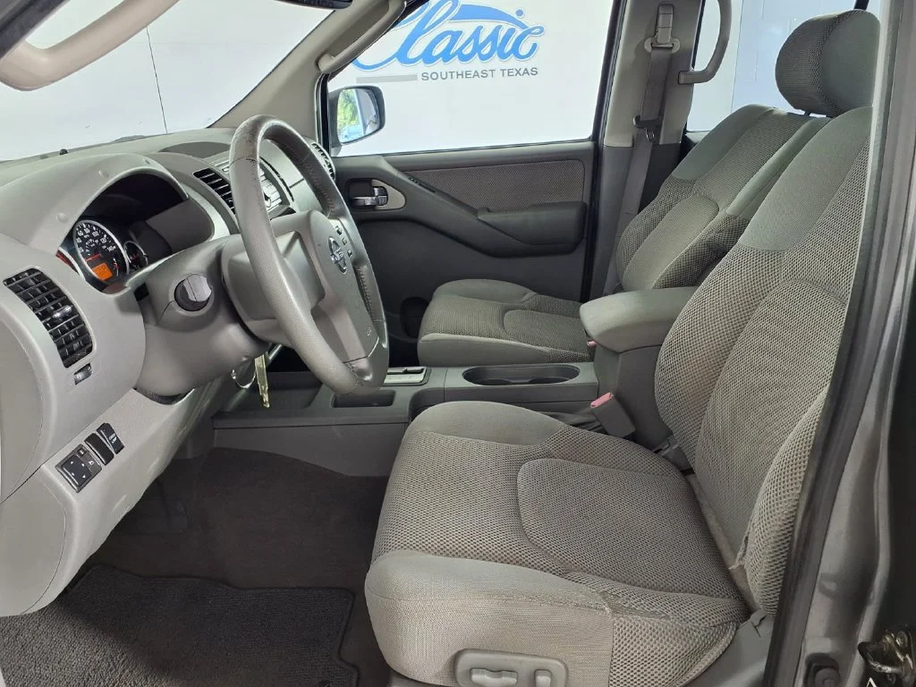 Used 2008 Gray Nissan LE image 13