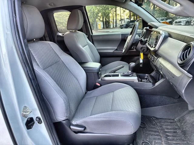Used 2020 White Toyota SR5 image 23