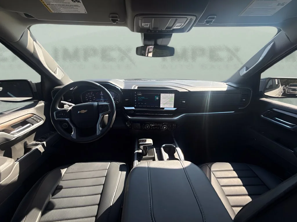Used 2025 White Chevrolet LT image 11