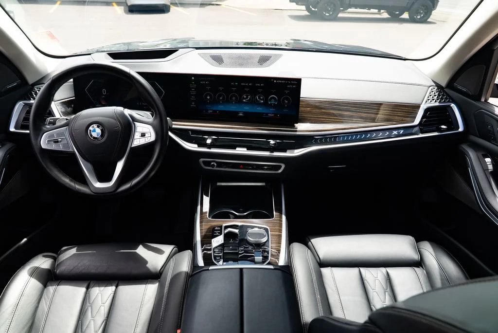 Used 2023 Black BMW xDrive40i image 9