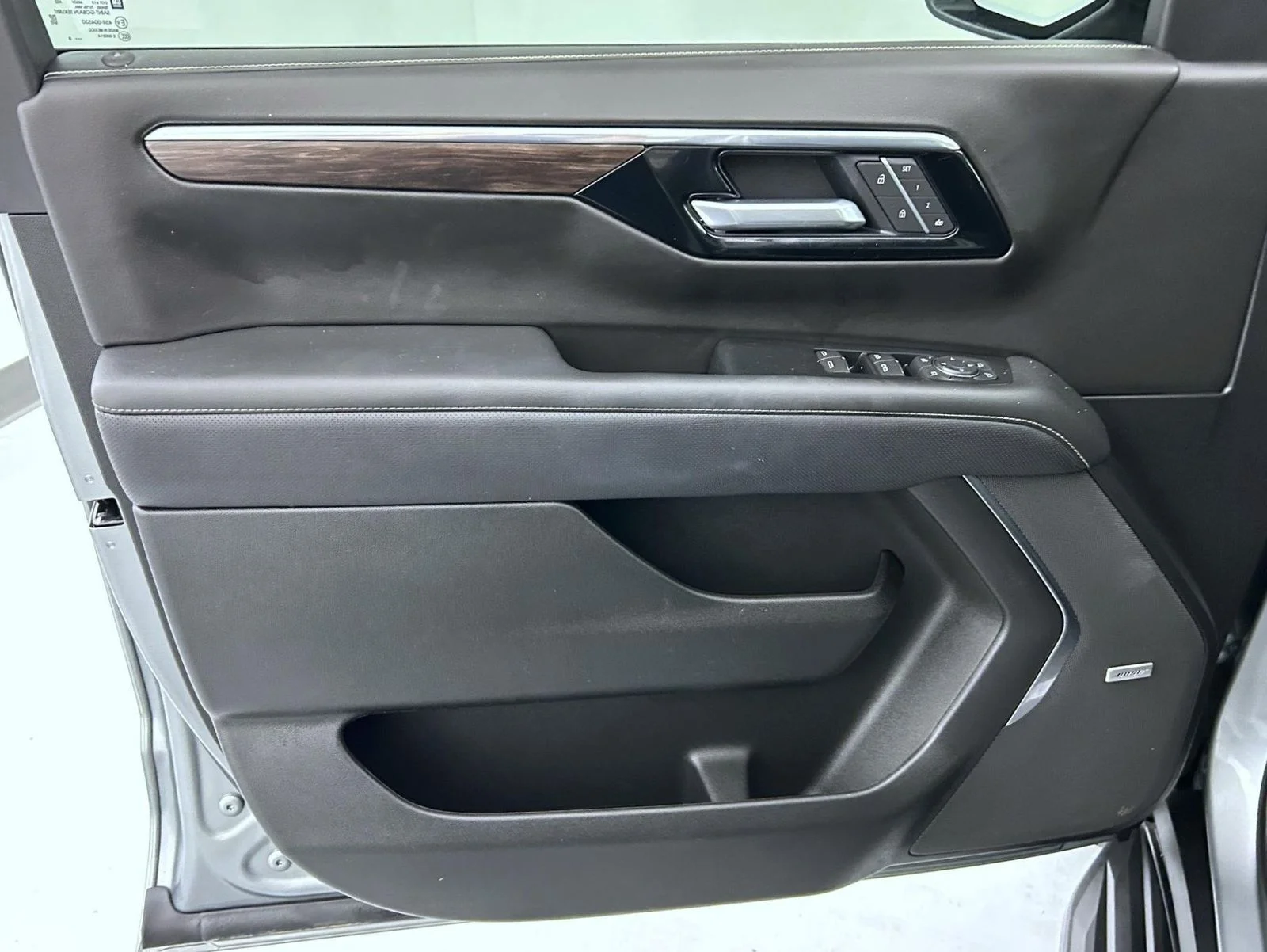 Used 2025 Gray Chevrolet Premier image 9