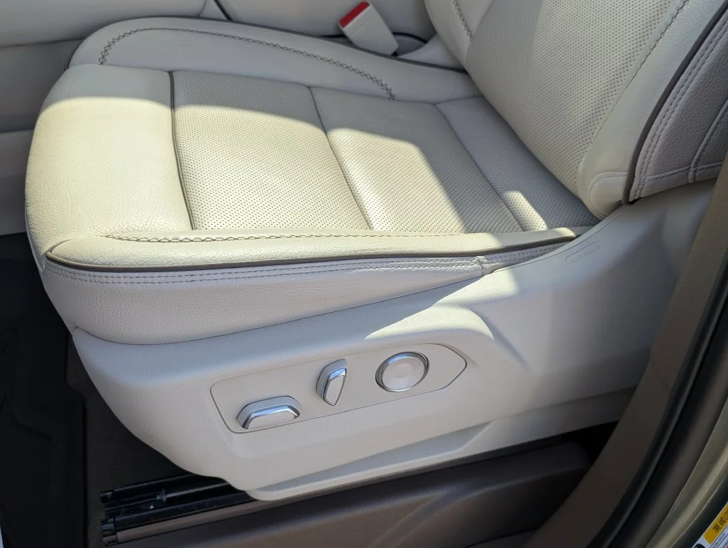 Used 2023 Green GMC Denali image 29