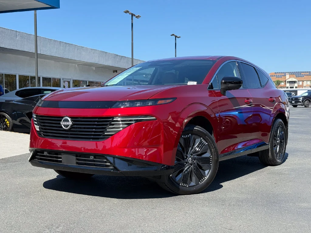 Used 2026  Nissan Platinum image 2