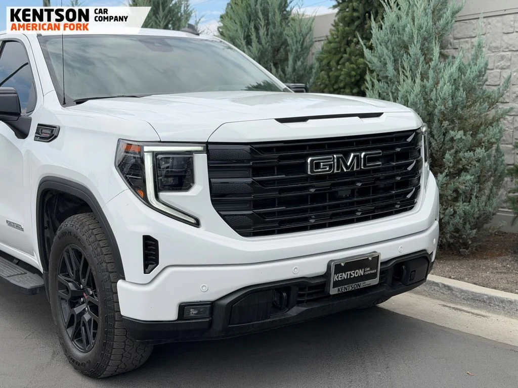 Used 2024 White GMC Elevation image 11