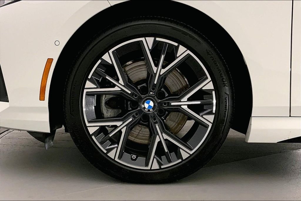 Used 2025 Alpine White BMW  image 8