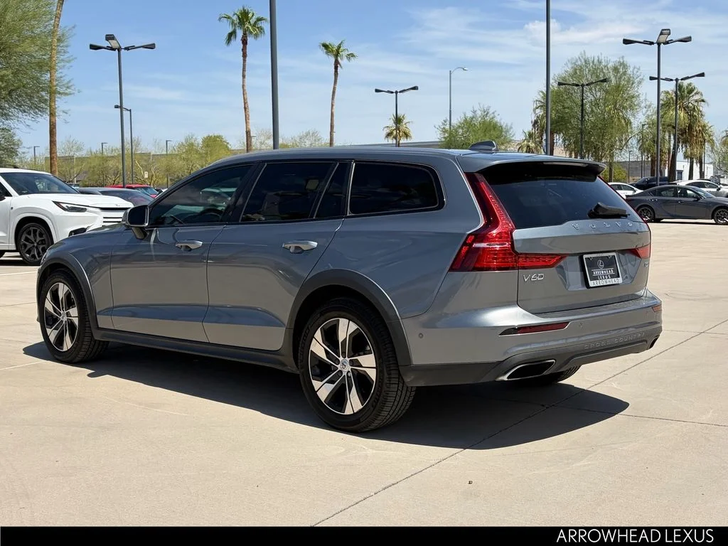 Used 2020 Gray Volvo T5 image 4