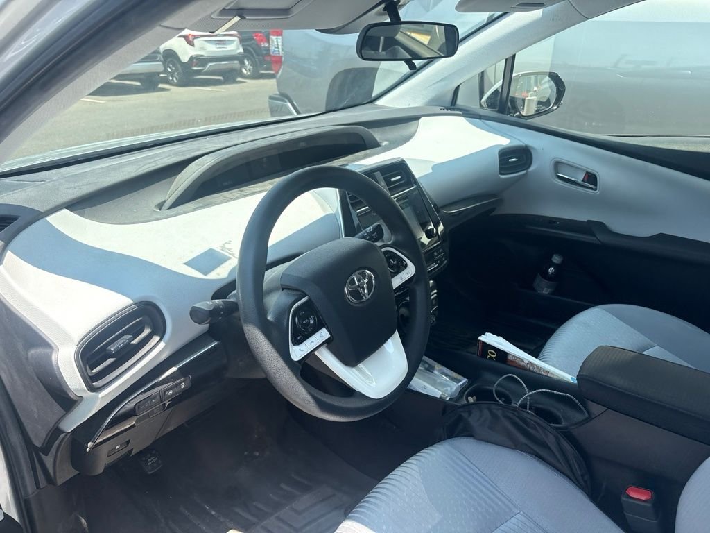 Used 2018 Silver Toyota Two image 11