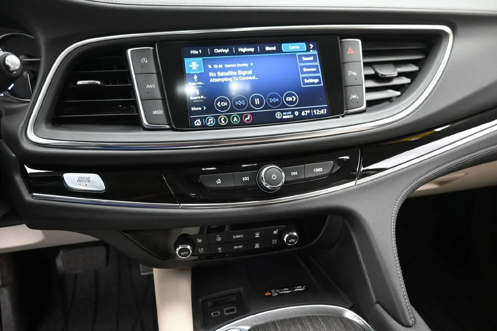 Used 2023 White Buick Avenir image 21
