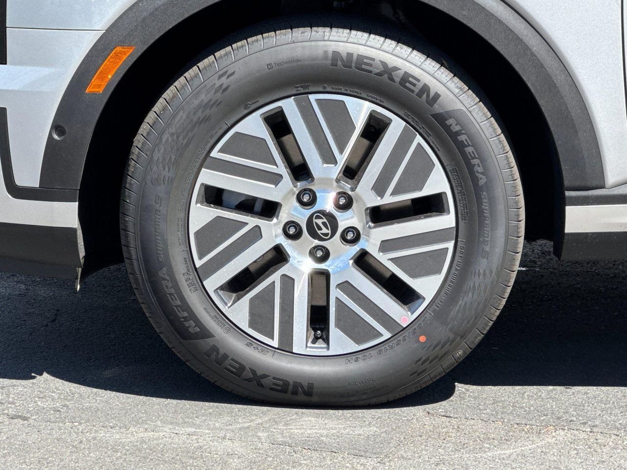 New 2026 Silver Hyundai SEL Premium 7P image 24