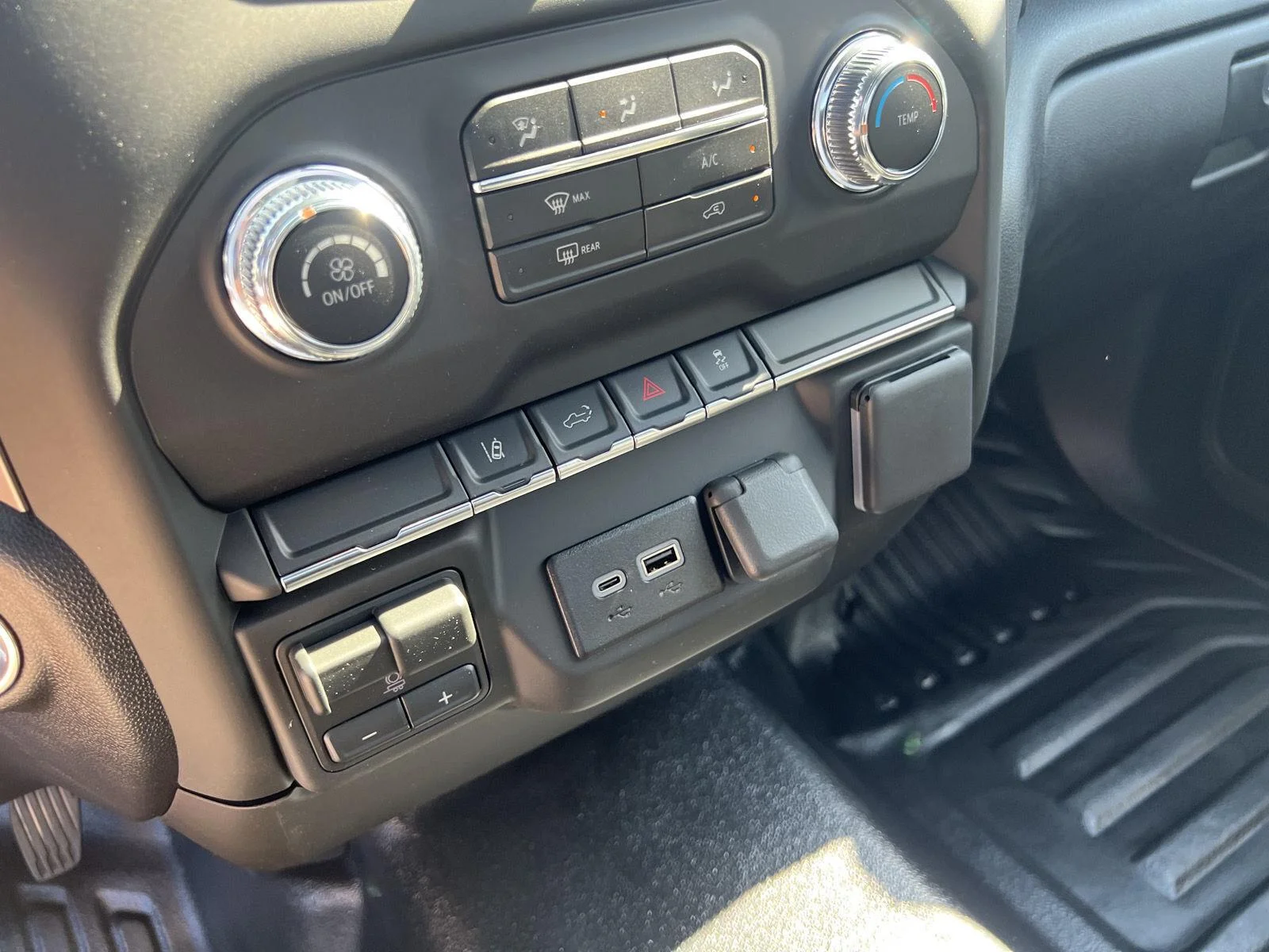 2026 GMC Sierra 3500HD Pro - Photo 26