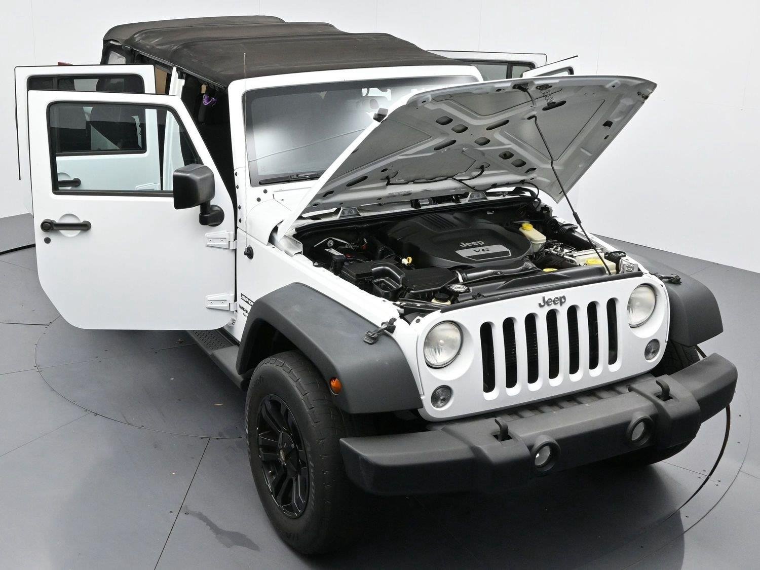 Used 2015 Bright White Clearcoat Jeep Sport image 40