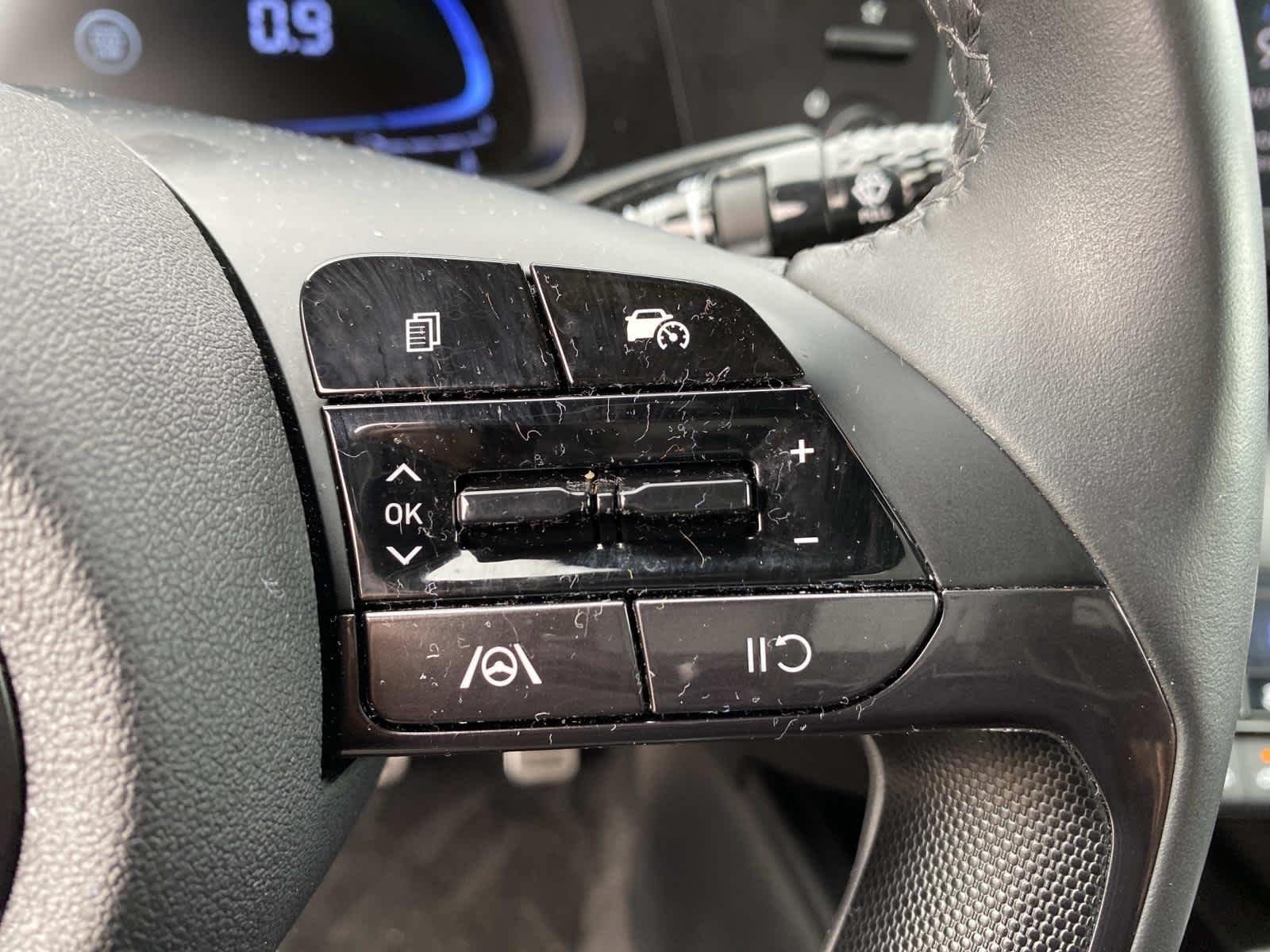 Certified Used 2025 Fluid Metal Hyundai SEL Sport image 15