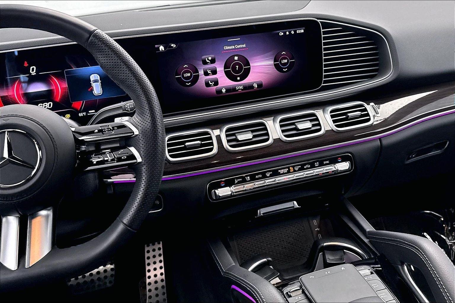 Used 2024 Obsidian Black Metallic Mercedes-Benz GLE 580 image 13