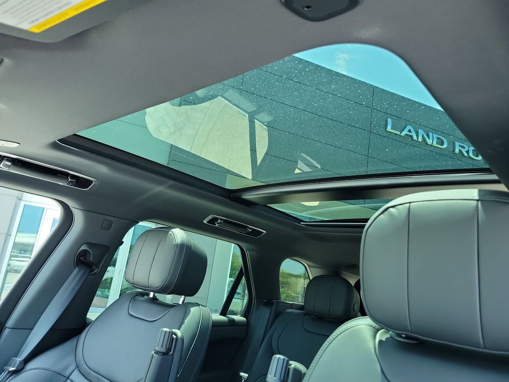 New 2026 Fuji White Land Rover Dynamic SE image 28