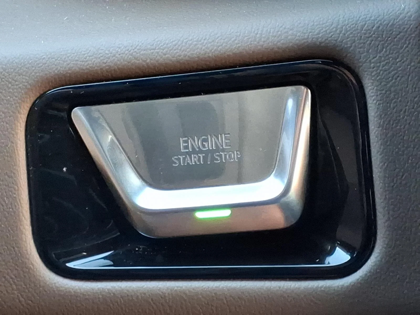Used 2025 White GMC Denali image 25