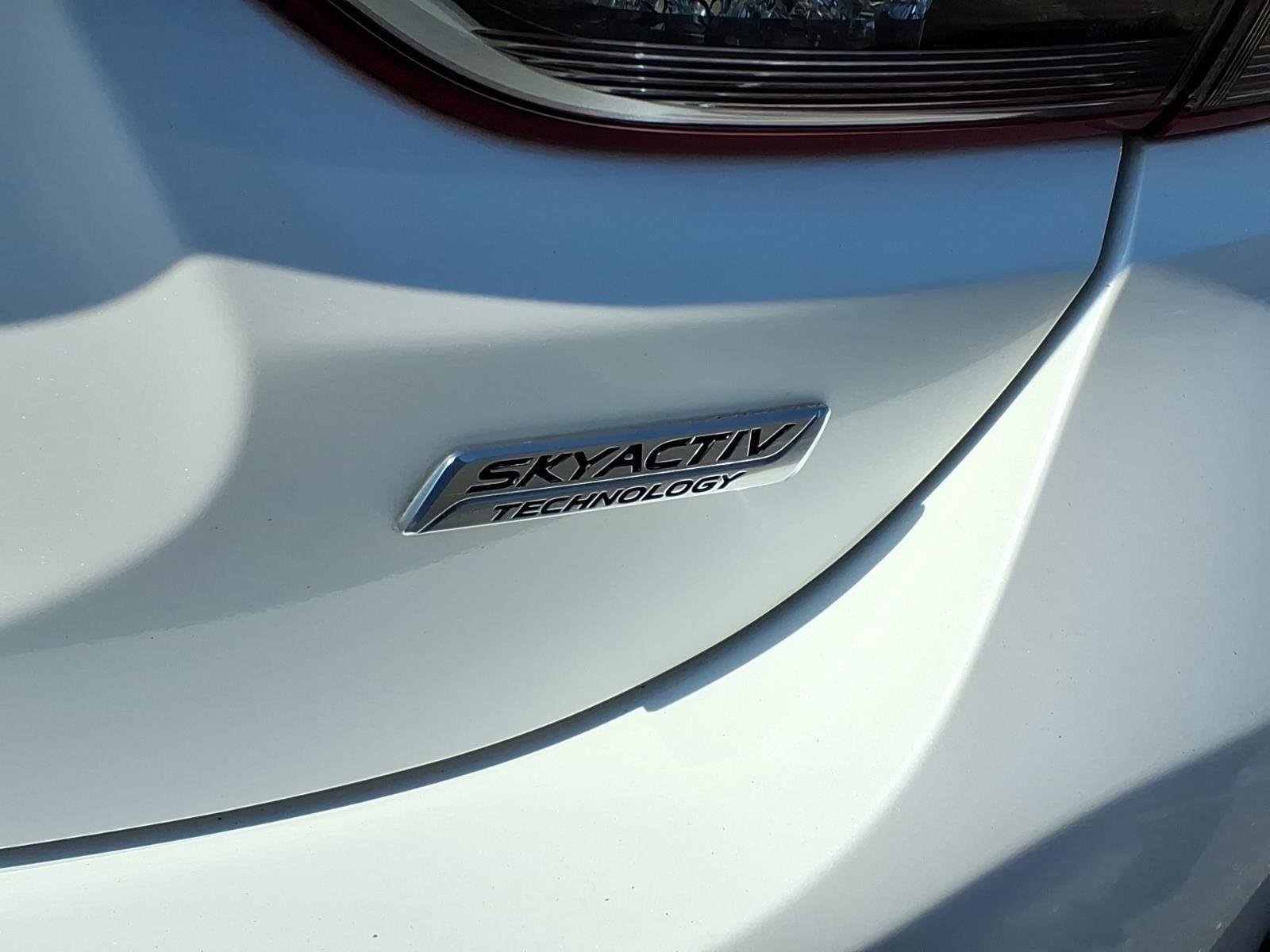 Used 2016 Snowflake White Pearl Mica Mazda i Touring image 7