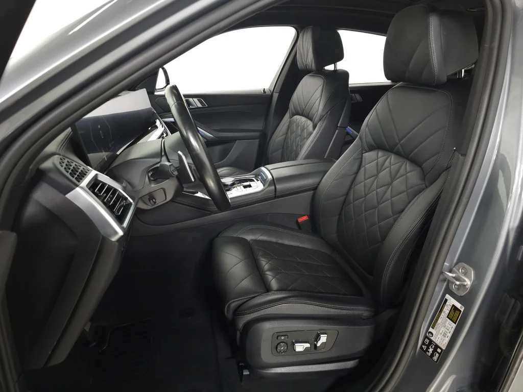 Used 2025 Gray BMW xDrive40i image 18