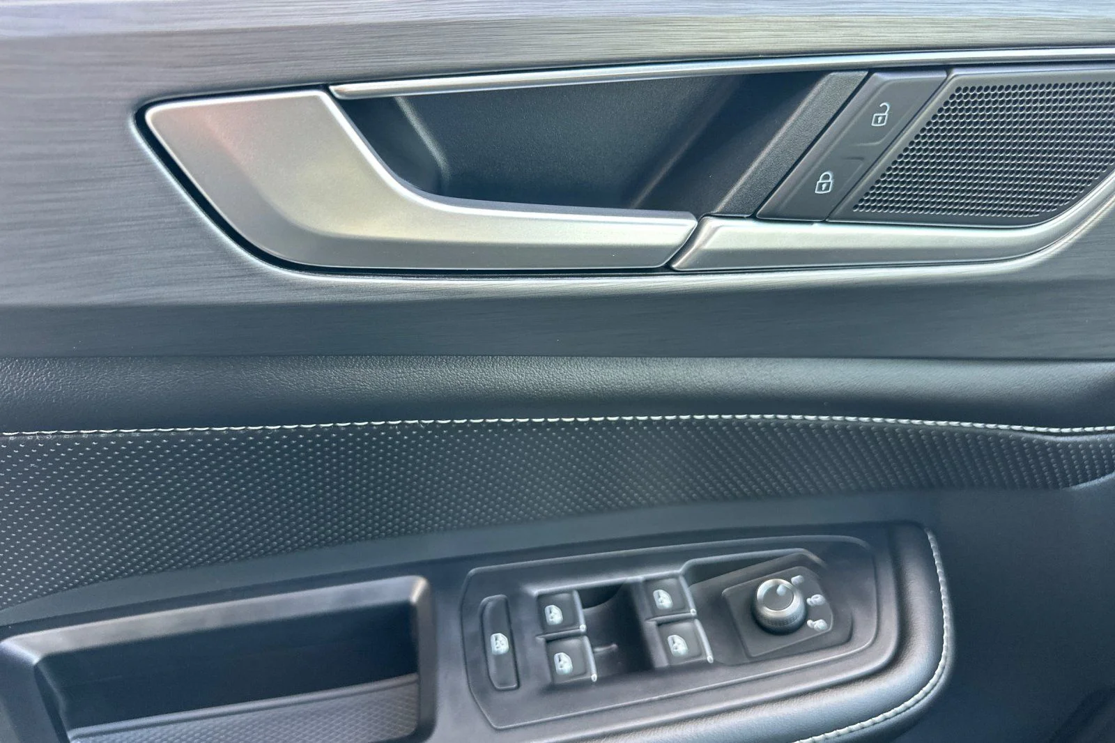 New 2026 Blue Volkswagen SE w/Technology image 9