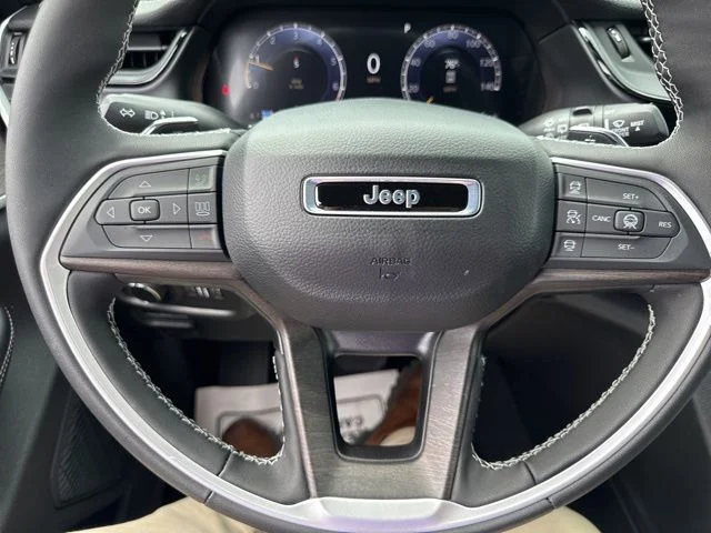 New 2026 Silver Zynith Exterior Paint Jeep Laredo image 33