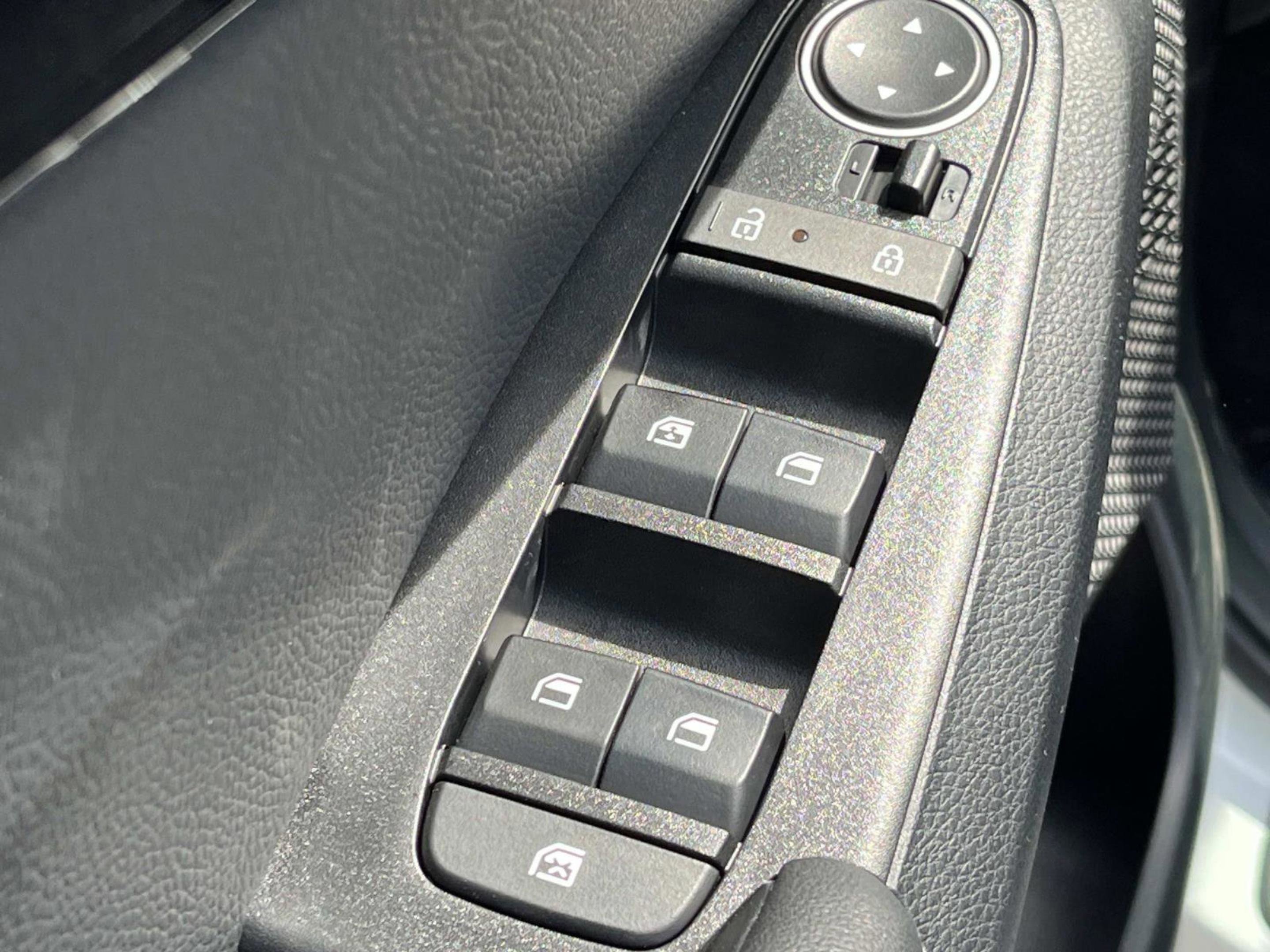 New 2026 Snow White Pearl Kia EX image 20