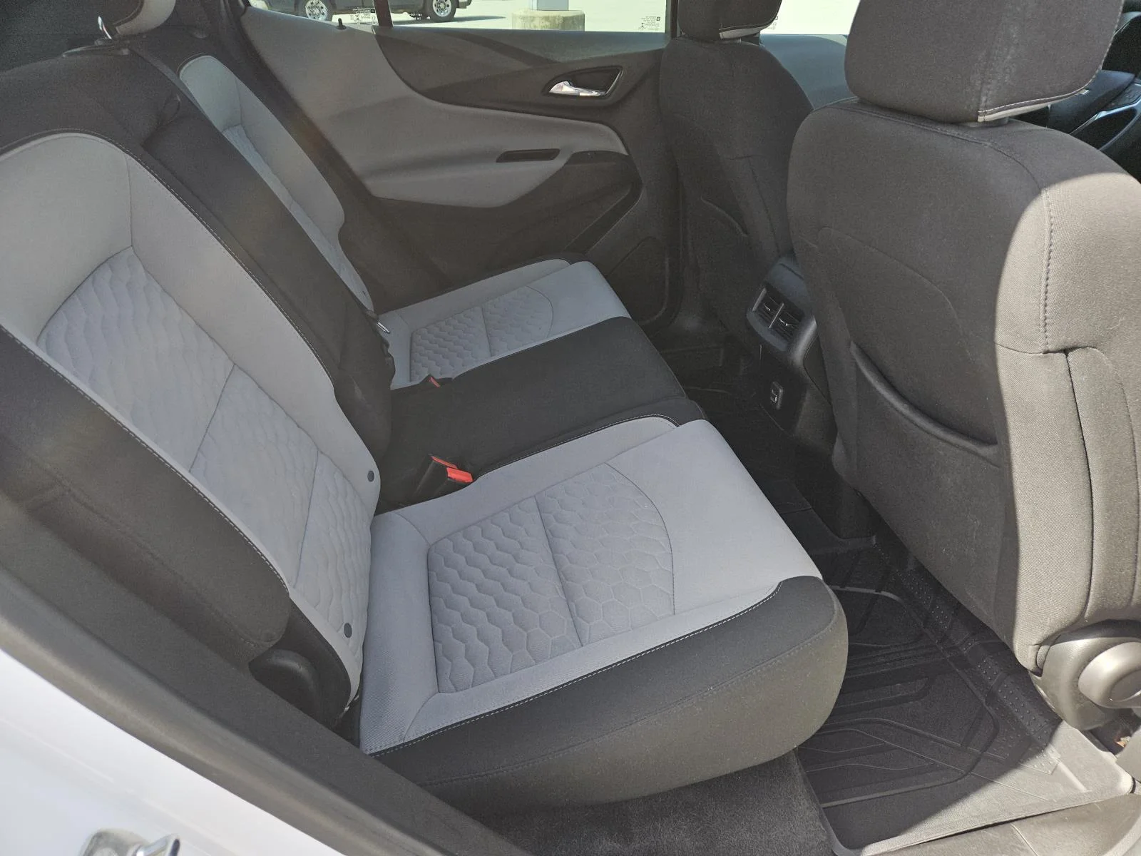 2020 Chevrolet Equinox LS - Photo 32