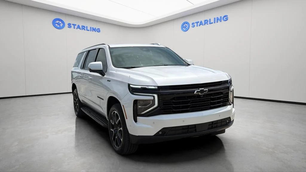 Used 2025 Iridescent Pearl Tricoat Chevrolet RST image 15