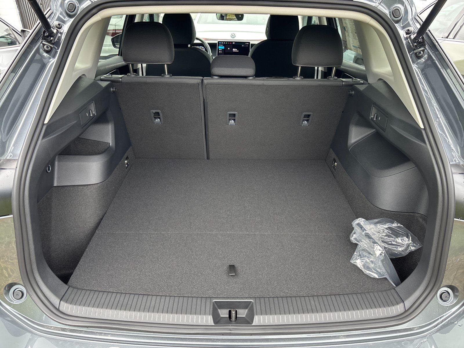 New 2026 Platinum Gray Metallic Volkswagen S image 35